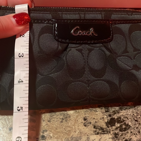 Coach signature zippy wallet wristlet with black patent leather - Picture 6 of 7